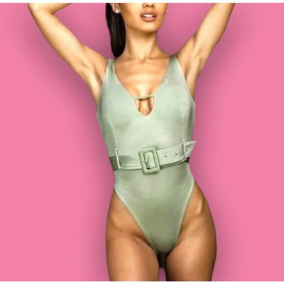 BuffBunny Collection Belted One Piece Swimsuit Size Medium NWT - Picture 1 of 8